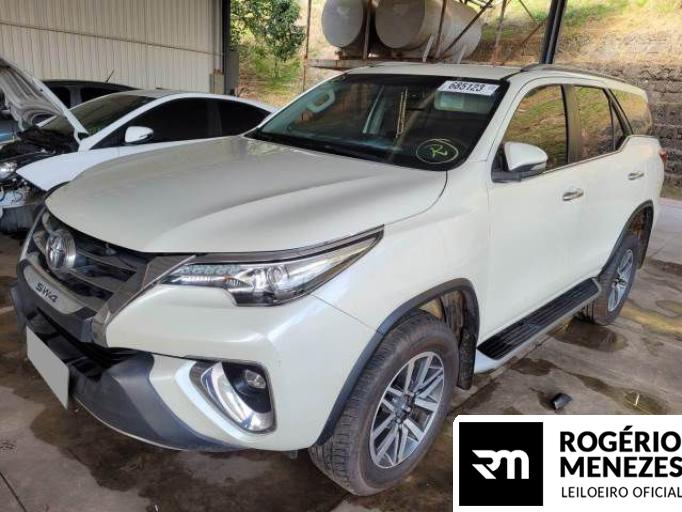 TOYOTA HILUX SW4 16/17